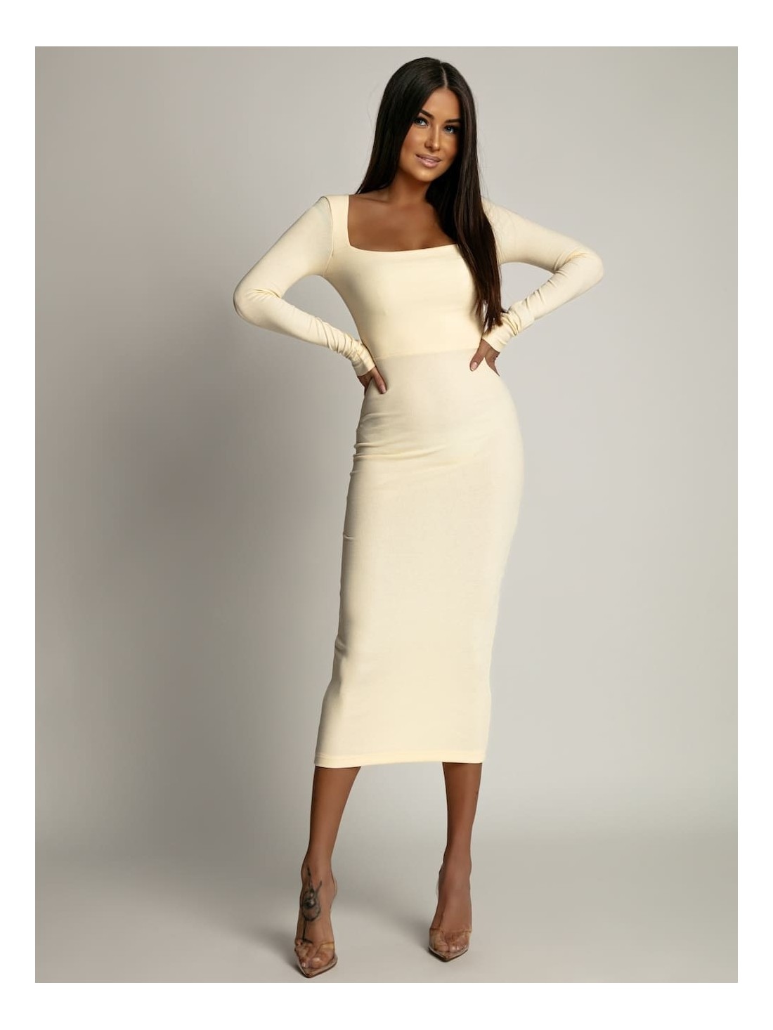 Pencil midi dress with a diamond neckline ekri FG671